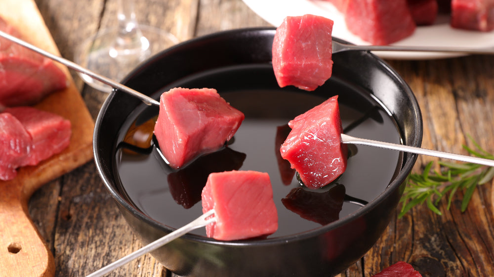 Fondue mit kräftiger Rindsbouillon