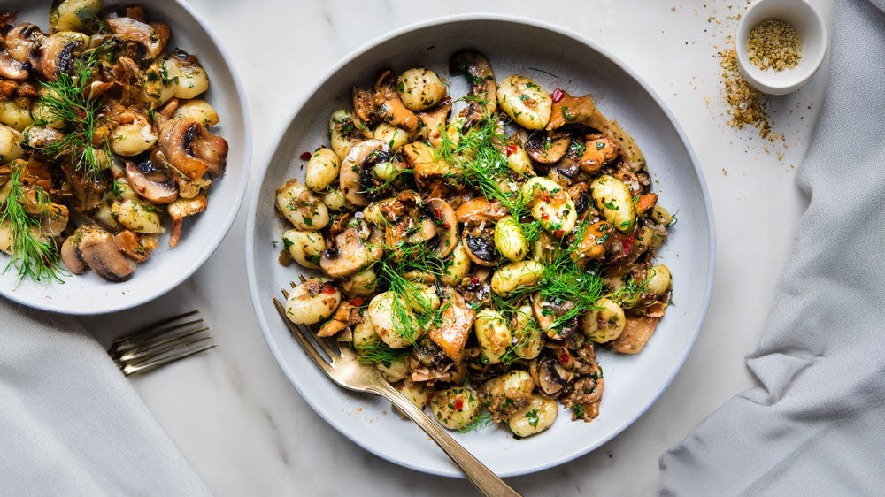 Überbackene Gnocchi mit Pilzen und Pfifferling-Walnuss-Sauce