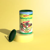 Salatpikant mit Kräutern